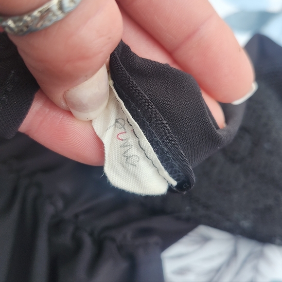 Black lace romper - Picture 3 of 6